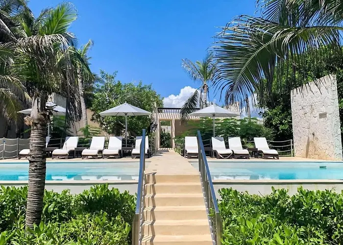 Chic Beachfront Ocean View Rooftop Pools Holiday home