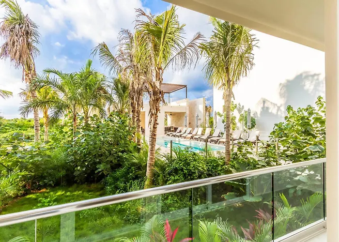 Chic Beachfront Ocean View Rooftop Pools Holiday home
